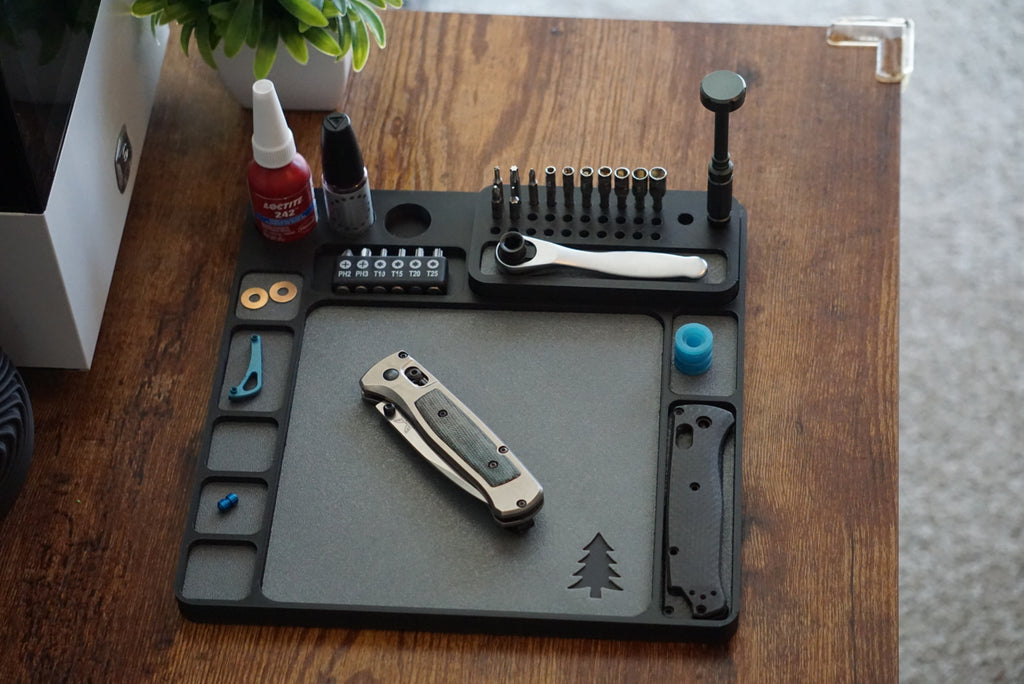 Magnetic Maintenance Tray with removable bit storage.