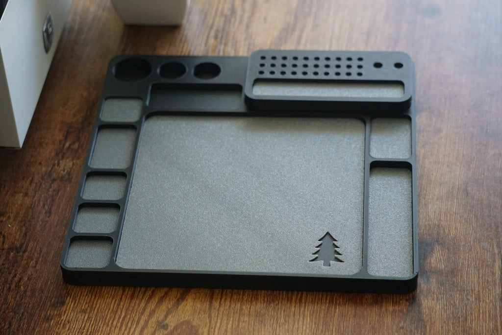 Magnetic Maintenance Tray with removable bit storage.